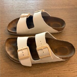 Women’s Birkenstock Arizona slide sandal size 6.5 /37 cream color